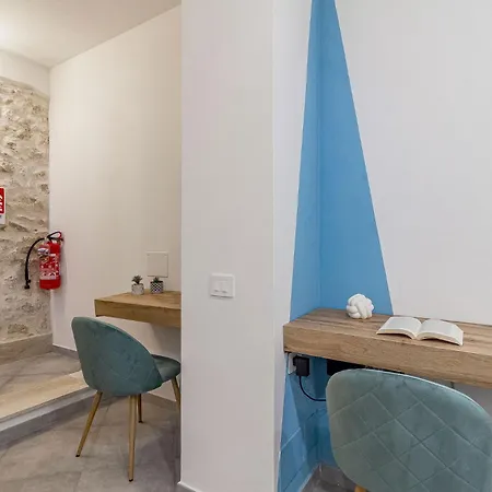 Nuras - L'azzurra - Double Bedrooms Private Bathroom And Seaview Solarium Гостевой дом