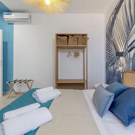 Nuras - L'azzurra - Double Bedrooms Private Bathroom&seaview Solarium Affittacamere 3*