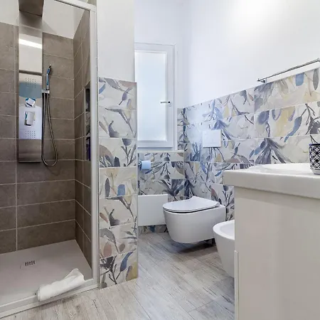 Nuras - L'azzurra - Double Bedrooms Private Bathroom And Seaview Solarium Гостевой дом 3*