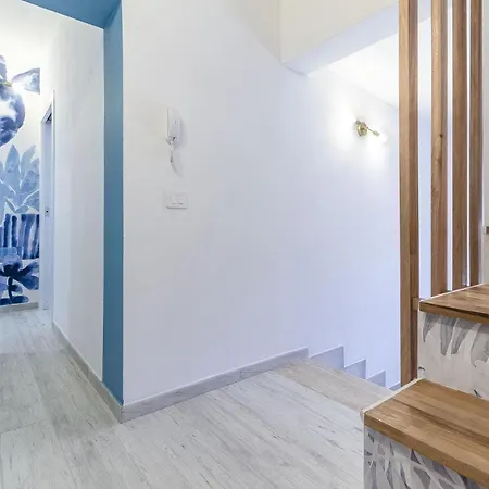 Nuras - L'azzurra - Double Bedrooms Private Bathroom And Seaview Solarium Гостевой дом Сорсо