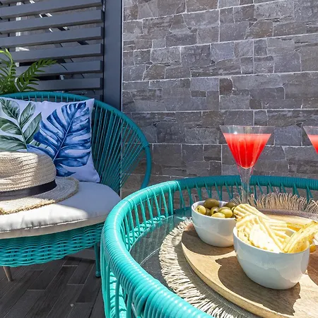 Nuras - L'azzurra - Double Bedrooms Private Bathroom&seaview Solarium Affittacamere 3*